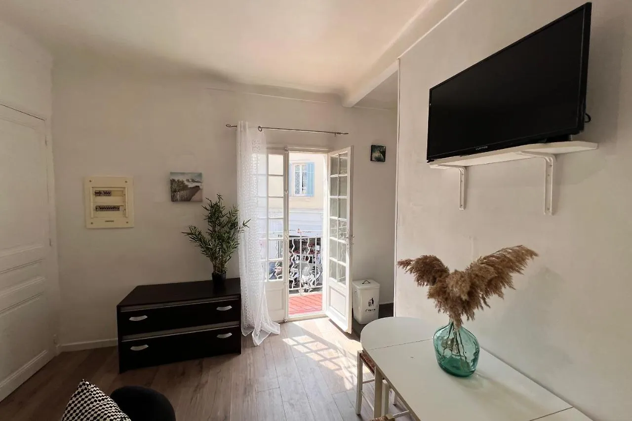Apartment 30M Studio In The Heart Of Old Antibes Wifi Air Conditioning