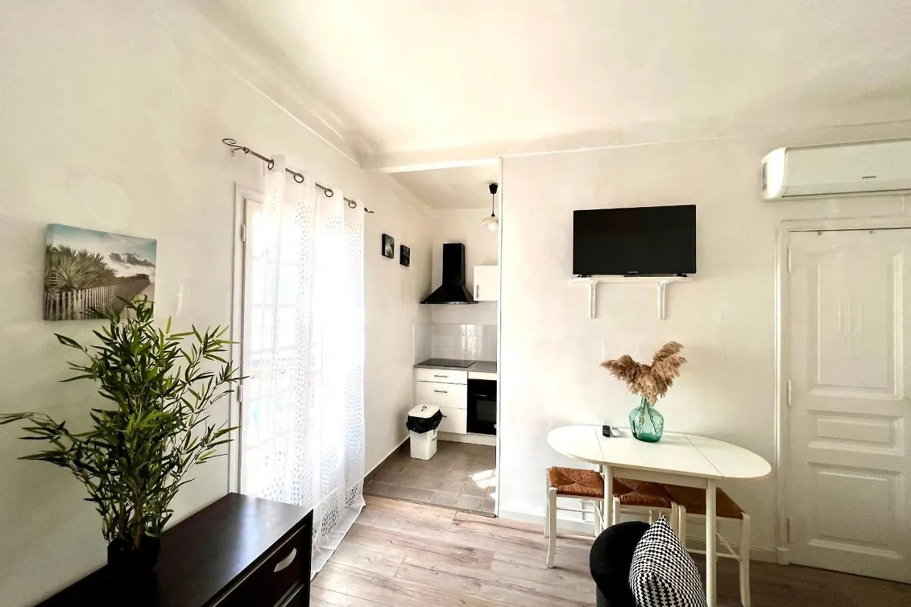 Apartment 30M Studio In The Heart Of Old Antibes Wifi Air Conditioning France