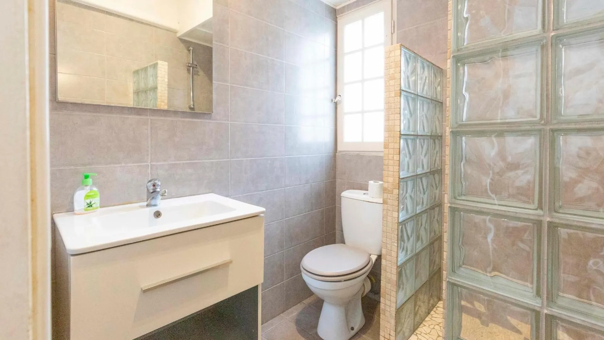 30M Studio In The Heart Of Old Antibes Wifi Air Conditioning Франция